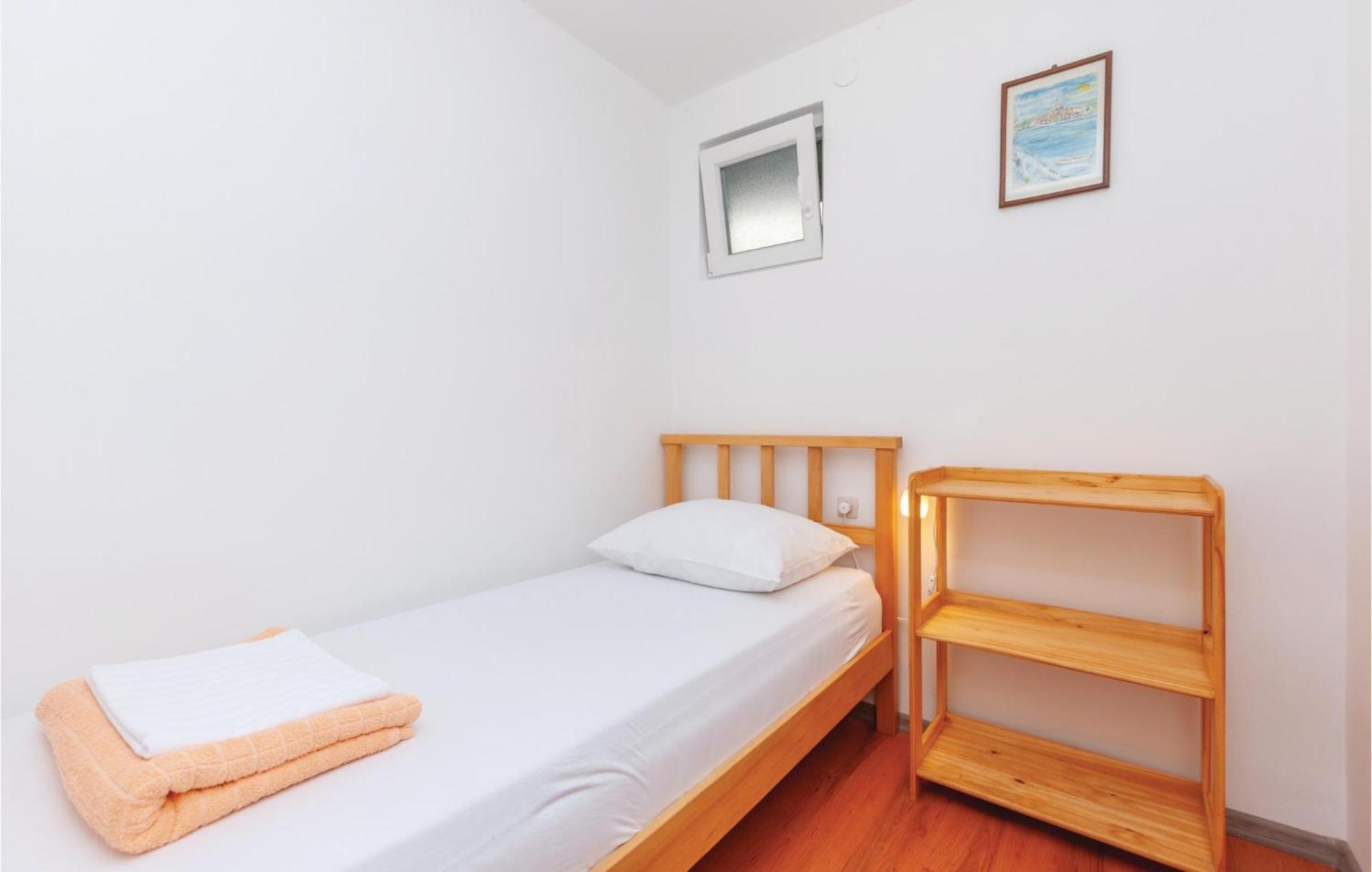 Beautiful Apartment In Jadrija With Kitchen Exteriör bild
